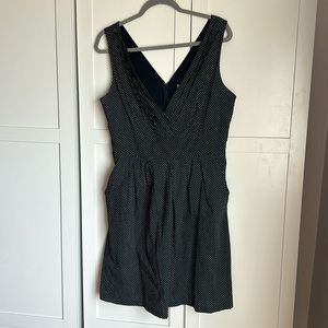 Great shape!!! Women's low cut midi dress with pockets!!